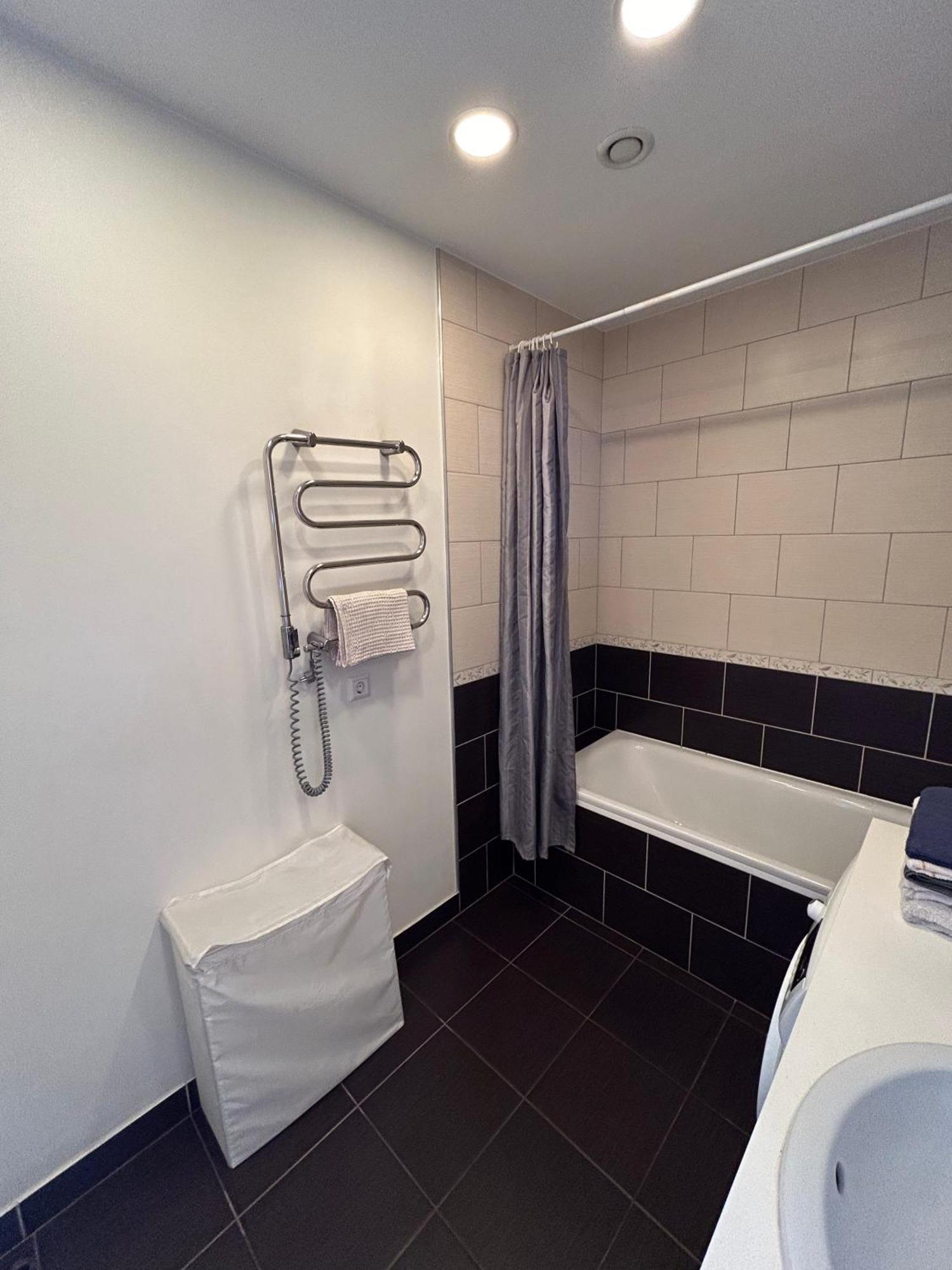 Your Home - Spacious Apartment In City Center, With Balcony & Self Check-In Vilnius Exterior photo