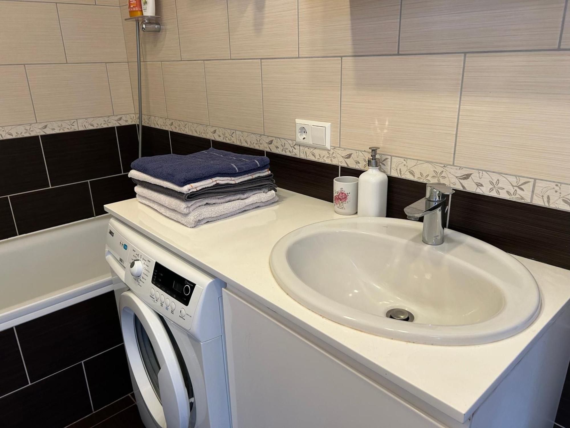 Your Home - Spacious Apartment In City Center, With Balcony & Self Check-In Vilnius Exterior photo